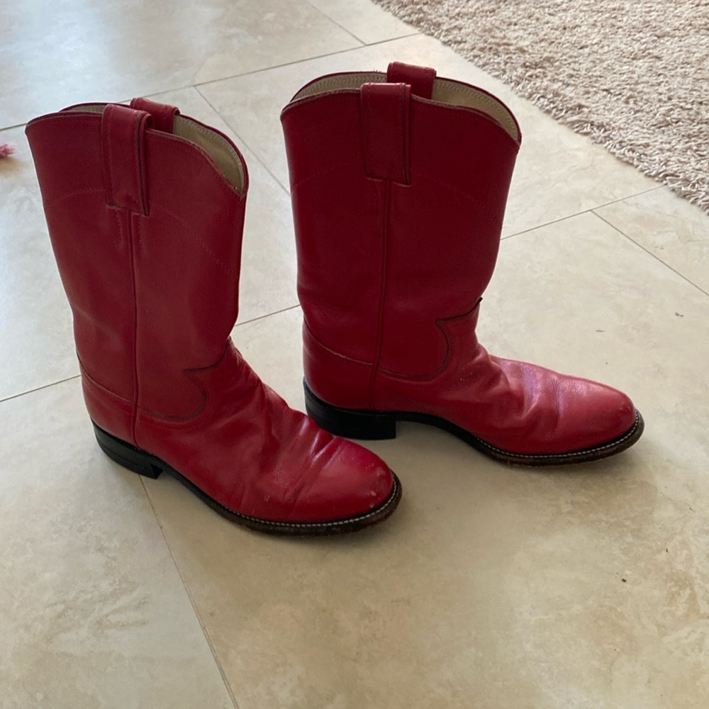 Justin Boots in red size 4.5